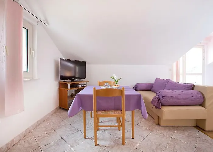 Carol Royal 아파트