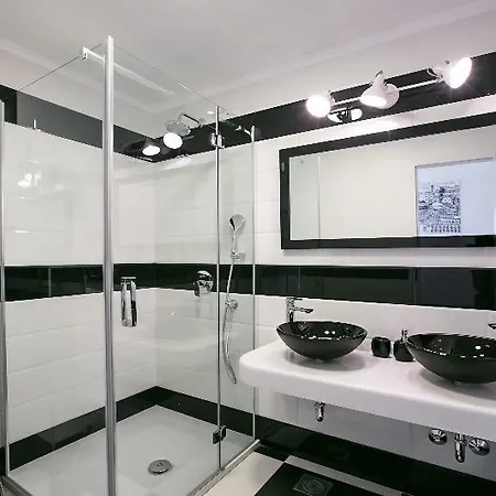 アパート Carol Royal ツァヴタット